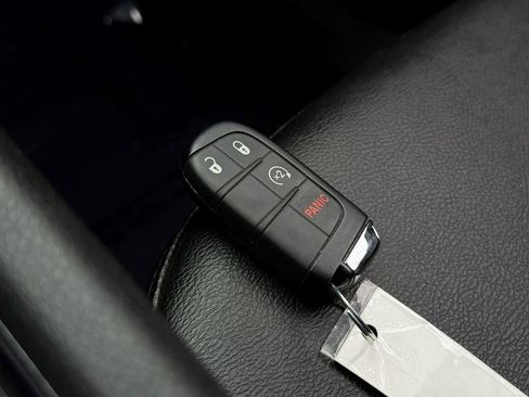 Used 2025 Jeep Compass Latitude image 31