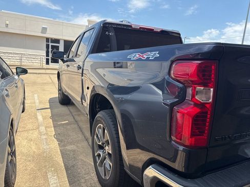 Used 2022 Chevrolet Silverado 1500 LT AWD/4WD image 7