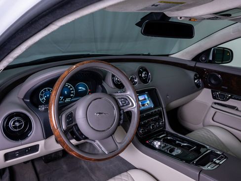 Used 2017 Jaguar XJ L Portfolio image 20
