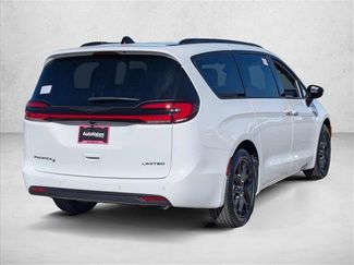 New 2026 Chrysler Pacifica Limited video 2