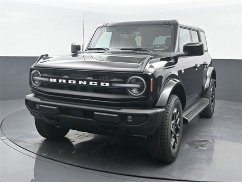 New 2025 Ford Bronco Outer Banks image 3