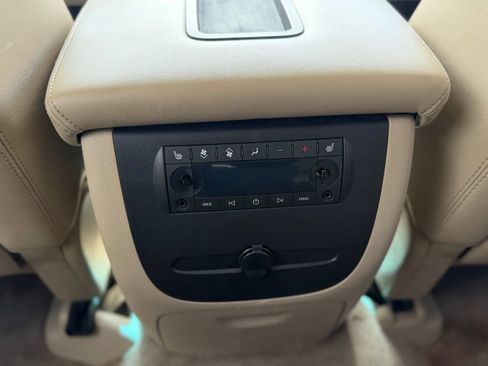 Used 2010 Chevrolet Suburban LT w/ Luxury Package image 34