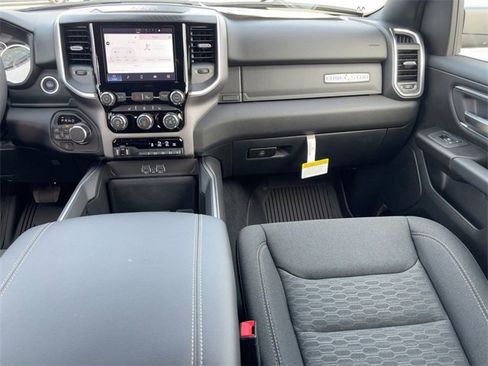 New 2026 RAM 1500 4x4 Crew Cab image 27