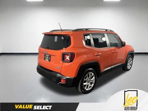 Used 2016 Jeep Renegade Latitude w/ Cold Weather Group FWD image 5