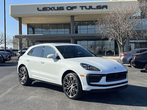 Used 2022 Porsche Macan image 1