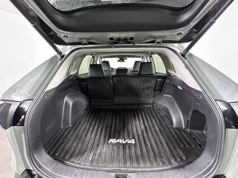 Used 2020 Toyota RAV4 XLE Premium image 12