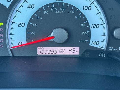 Used 2011 Toyota Camry SE image 38