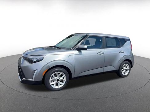 Used 2025 Kia Soul LX w/ LX Technology Package FWD image 8