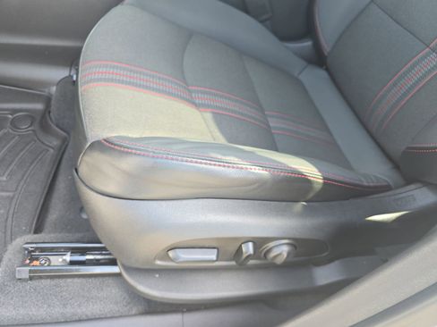 Used 2024 Chevrolet Equinox RS FWD image 30