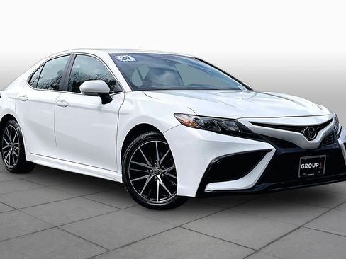 Used 2024 Toyota Camry SE FWD image 3
