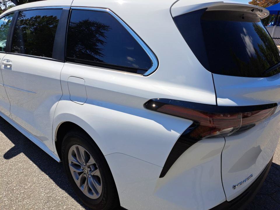 Used 2025 Toyota Sienna LE AWD/4WD image 23