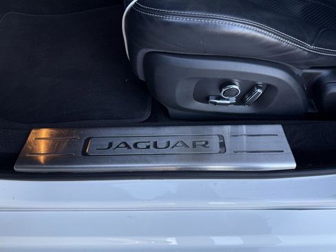 Used 2017 Jaguar XJ R-Sport image 11