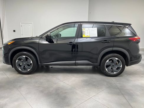 Used 2024 Nissan Rogue SV AWD/4WD image 5