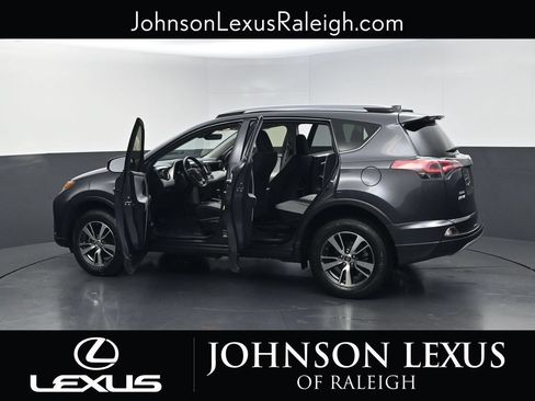 Used 2017 Toyota RAV4 XLE FWD image 38