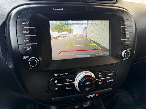 Used 2018 Kia Soul + FWD image 26