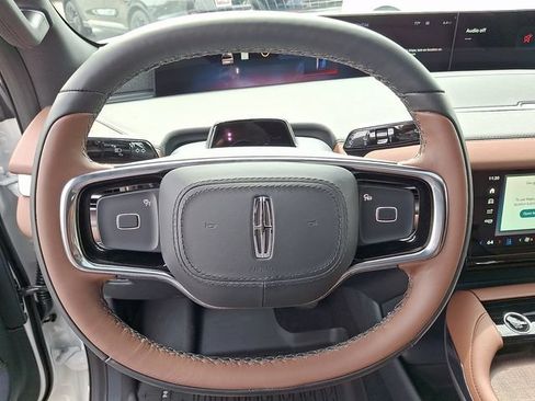 New 2026 Lincoln Navigator L Reserve AWD/4WD image 9