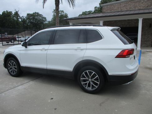 Used 2020 Volkswagen Tiguan SE w/ Panoramic Sunroof Package FWD image 20