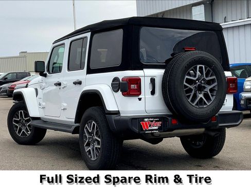 Used 2024 Jeep Wrangler Sahara image 11