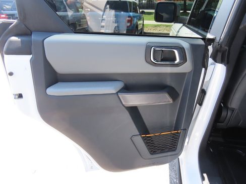 Certified 2023 Ford Bronco Badlands w/ Sasquatch Package AWD/4WD image 17