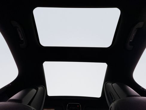 Used 2025 Mercedes-Benz C 300 Sedan image 19