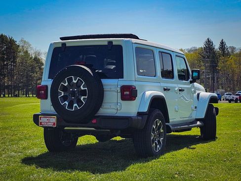 New 2026 Jeep Wrangler Unlimited Sahara AWD/4WD image 3