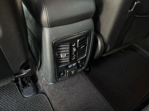 Used 2018 Jeep Grand Cherokee Summit AWD/4WD image 10
