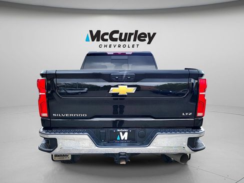 Used 2024 Chevrolet Silverado 3500 LTZ w/ LTZ Convenience Package AWD/4WD image 6