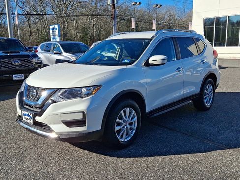 Used 2018 Nissan Rogue SV image 5
