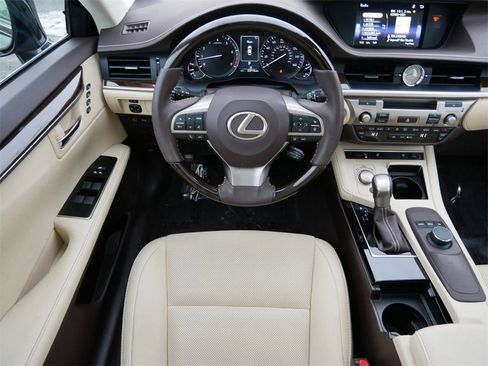 Used 2018 Lexus ES 350 w/ Premier Package image 11