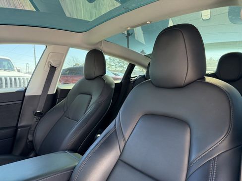 Used 2020 Tesla Model 3 Standard Range Plus image 9