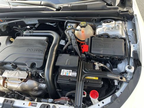 Used 2021 Chevrolet Malibu LT FWD image 24
