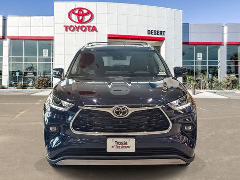 New 2026 Toyota Highlander Platinum image 2
