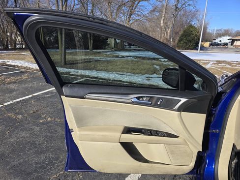 Used 2013 Ford Fusion SE FWD image 18