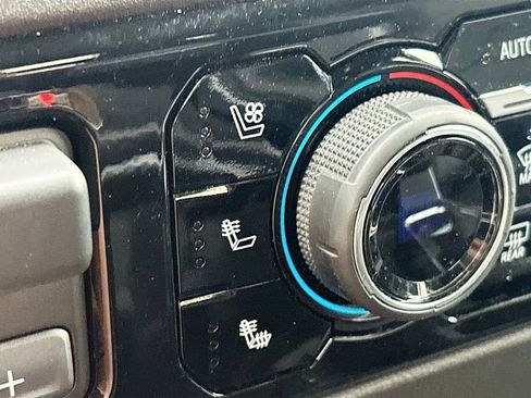 Used 2022 Chevrolet Silverado 1500 LTZ w/ LTZ Premium Package image 21