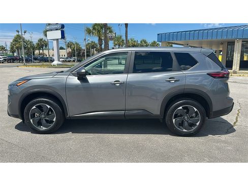 Used 2024 Nissan Rogue SV AWD/4WD image 3