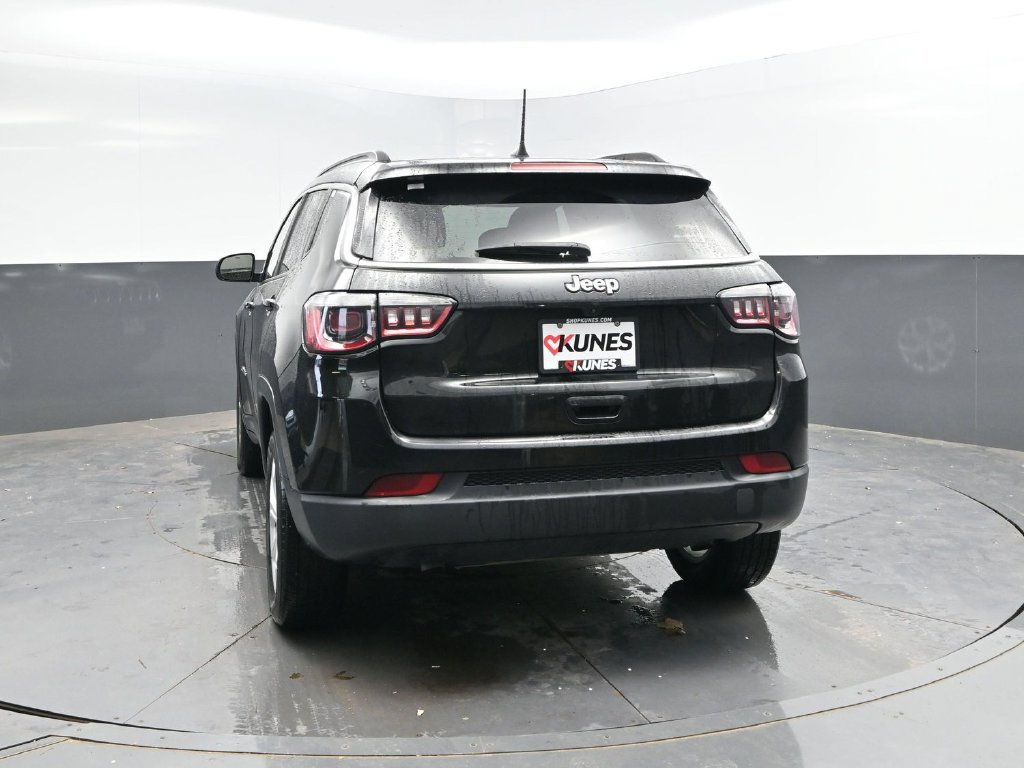 Used 2024 Jeep Compass Latitude AWD/4WD image 6