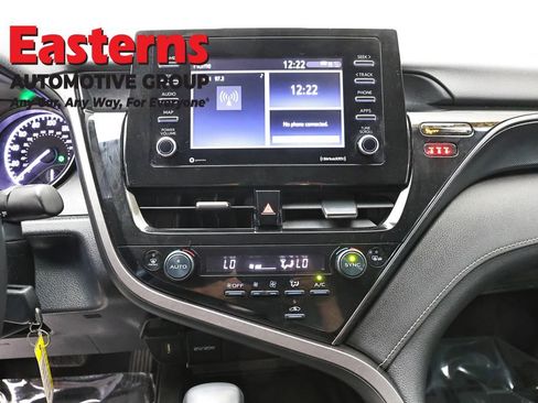 Used 2022 Toyota Camry SE FWD image 11