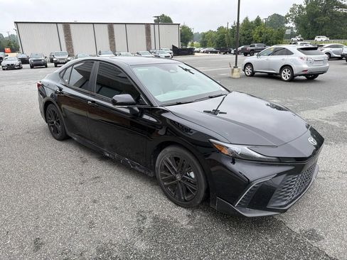 Used 2025 Toyota Camry SE w/ Convenience Package FWD image 11