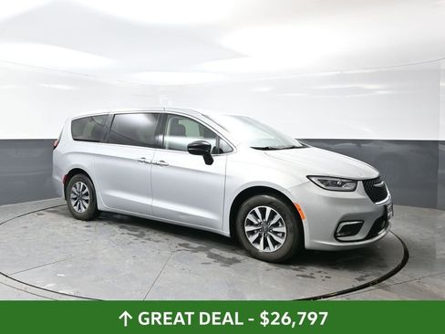 Used 2024 Chrysler Pacifica Select FWD image 5