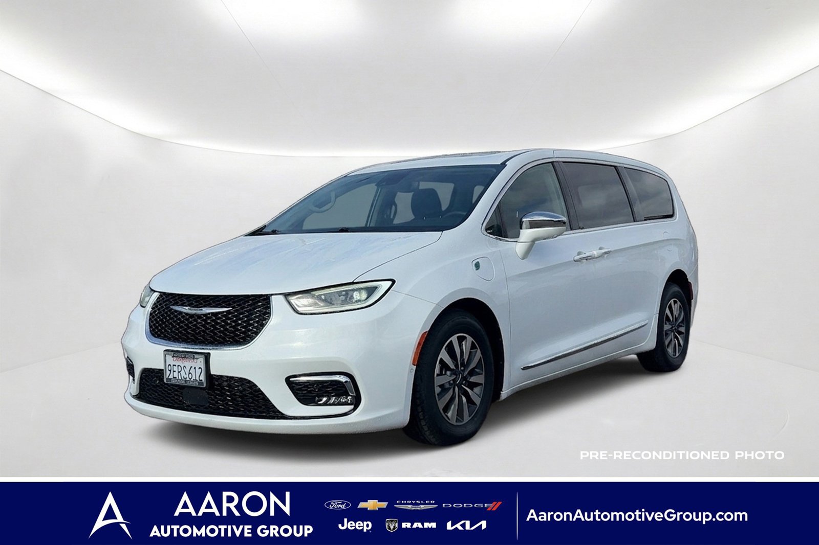 Used 2022 Chrysler Pacifica Limited FWD image 1