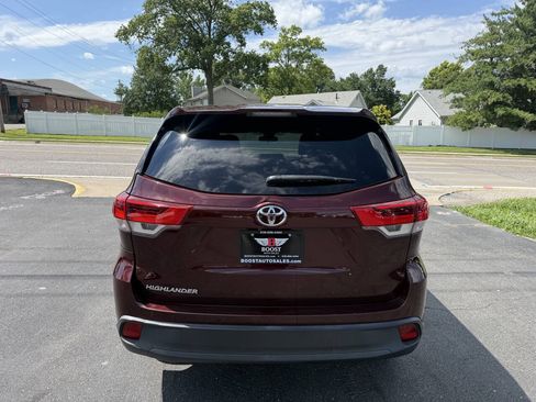 Used 2019 Toyota Highlander LE FWD image 5
