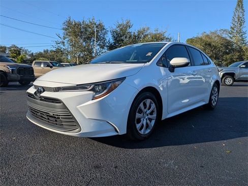 Used 2023 Toyota Corolla LE image 6