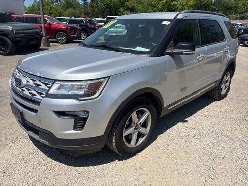 Used 2018 Ford Explorer XLT w/ Equipment Group 201A FWD image 17