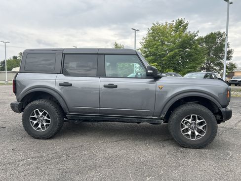 Used 2023 Ford Bronco Badlands AWD/4WD image 3
