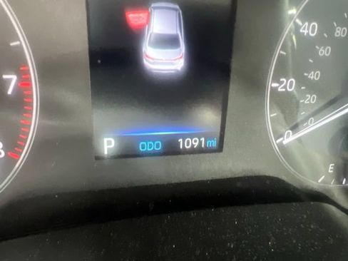 Used 2024 Toyota Corolla LE FWD image 5