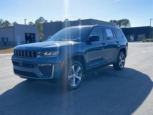 New 2026 Jeep Grand Cherokee L Limited w/ Luxury Tech Group II AWD/4WD image 3