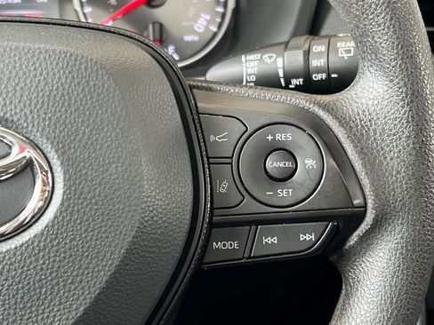 Used 2021 Toyota RAV4 XLE w/ Convenience Package FWD image 27