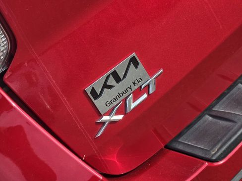 Used 2021 Ford Explorer XLT image 8