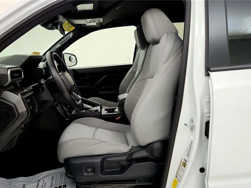 Certified 2025 Toyota Tacoma SR5 image 32