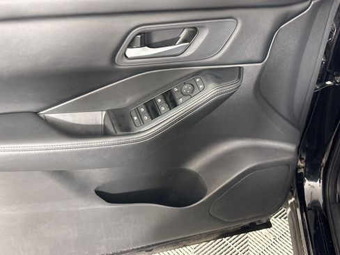 Used 2025 Nissan Rogue SV FWD image 15